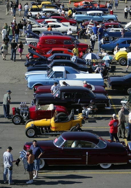 Classic and muscle cars were on display and cruising along Woodward Avenue Saturday, Aug. 21, 2004, in Pontiac during the tenth annual Woodward Dream Cruise.